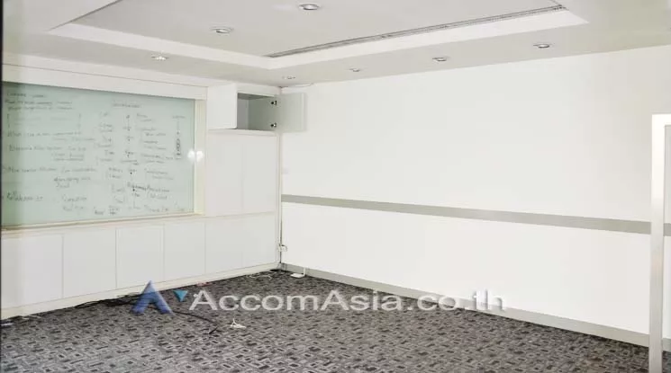 12  Office Space For Rent in Silom ,Bangkok BTS Chong Nonsi at K.C.C Building AA11227